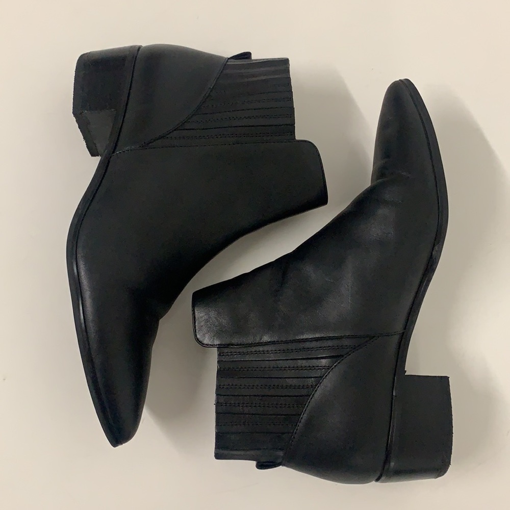 Halogen Chelsea Boots